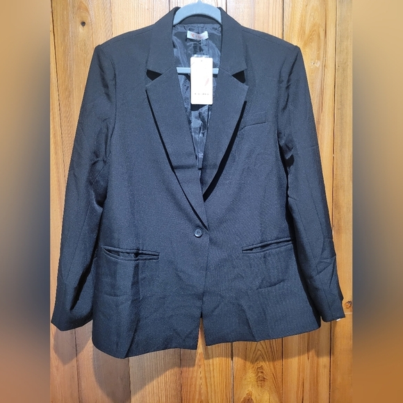 Kirundo Women's Black Blazer - Picture 2 of 12